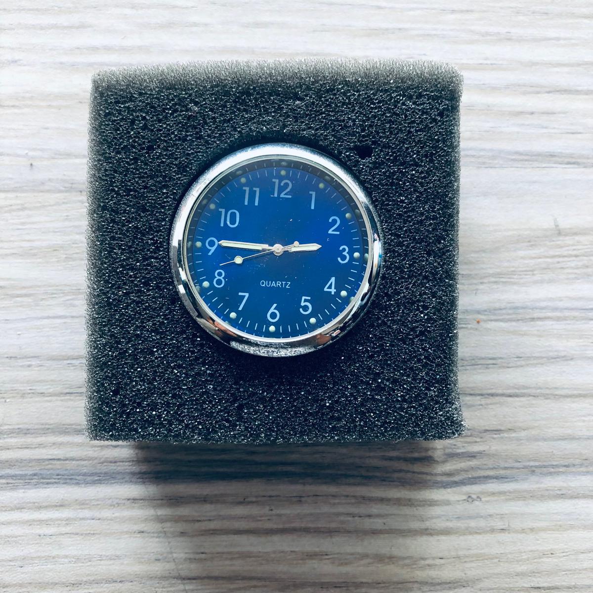 CLOCK ROUND ANALOG
